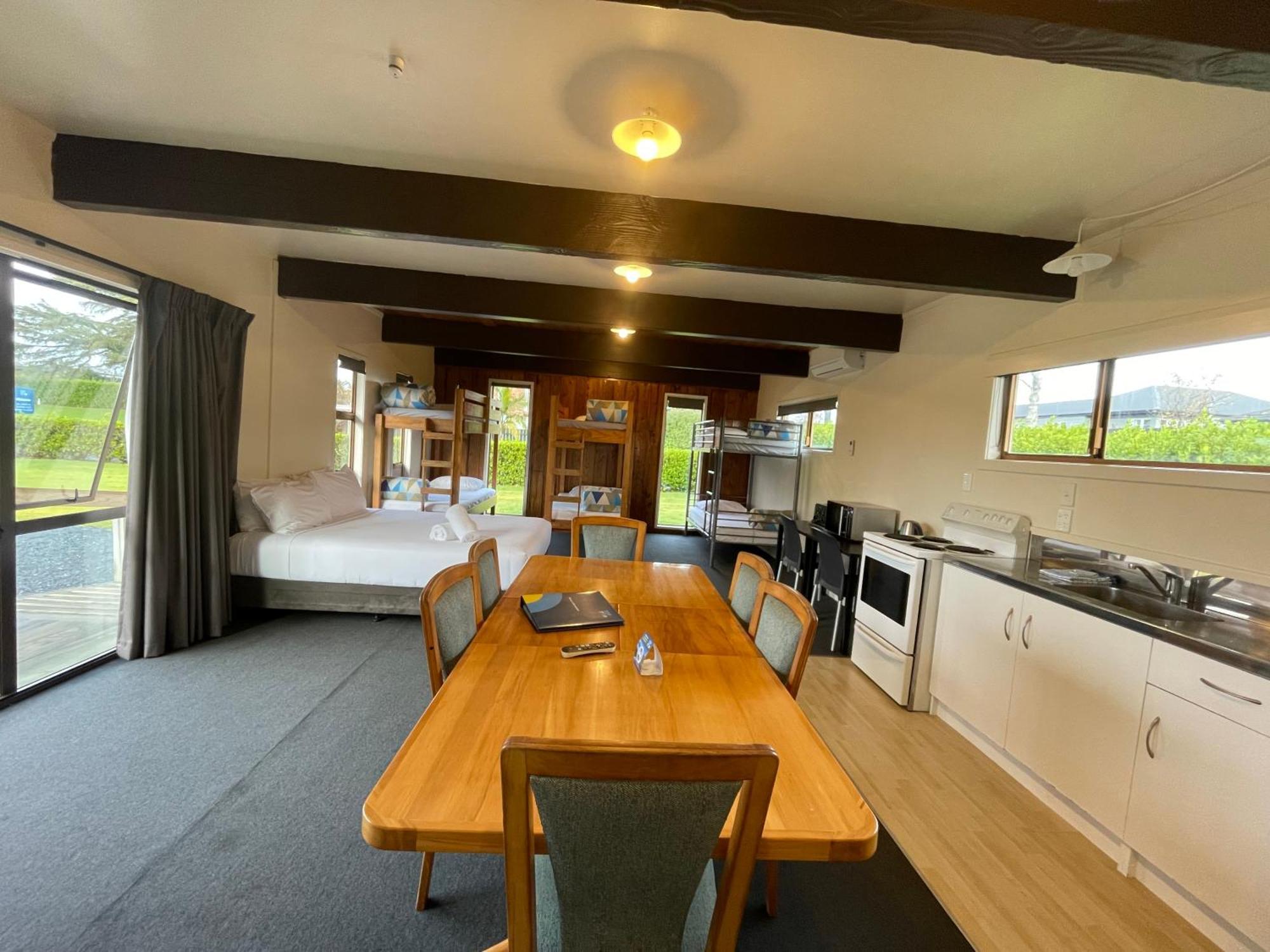 Cambridge Top 10 Holiday Park الغرفة الصورة